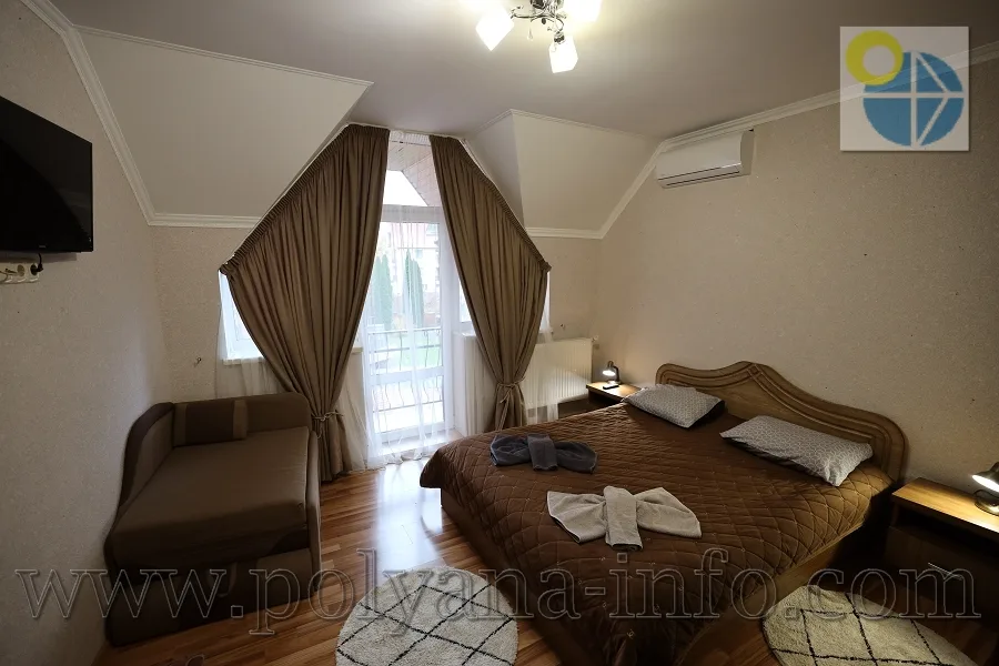 Сонячне Закарпаття(Поляна).Готель Вікторія